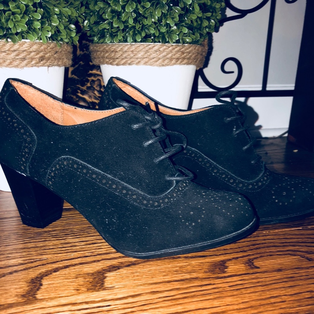 G.H Boss &  Co booties size 9